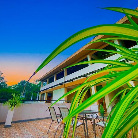 Sparkling Resort Kataragama Kültér fotó