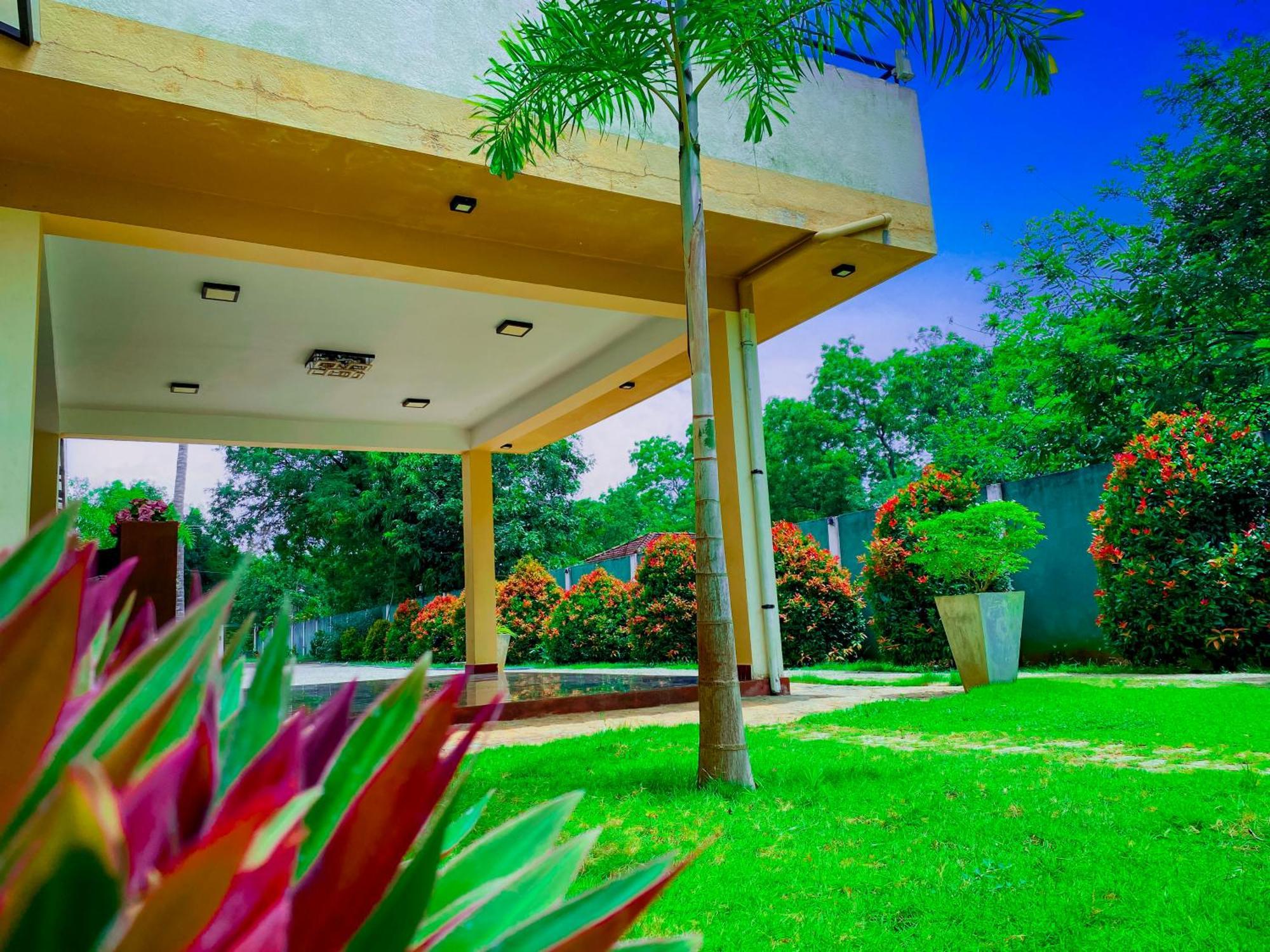 Sparkling Resort Kataragama Kültér fotó